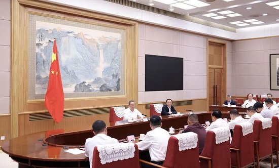 这场总理座谈会上的8位“座上宾”	，分别是谁？